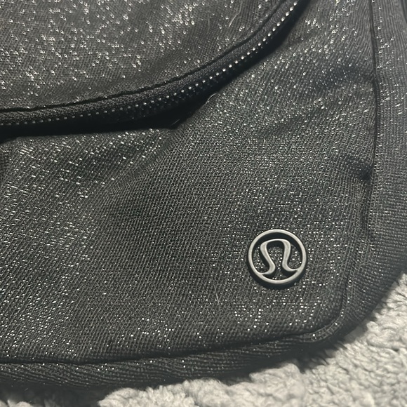 Lululemon Black sparkle festival bag II NWT - Picture 2 of 5